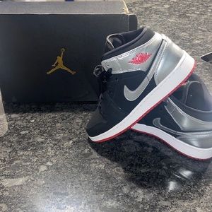 Mid Rise kid Jordan 1’s.